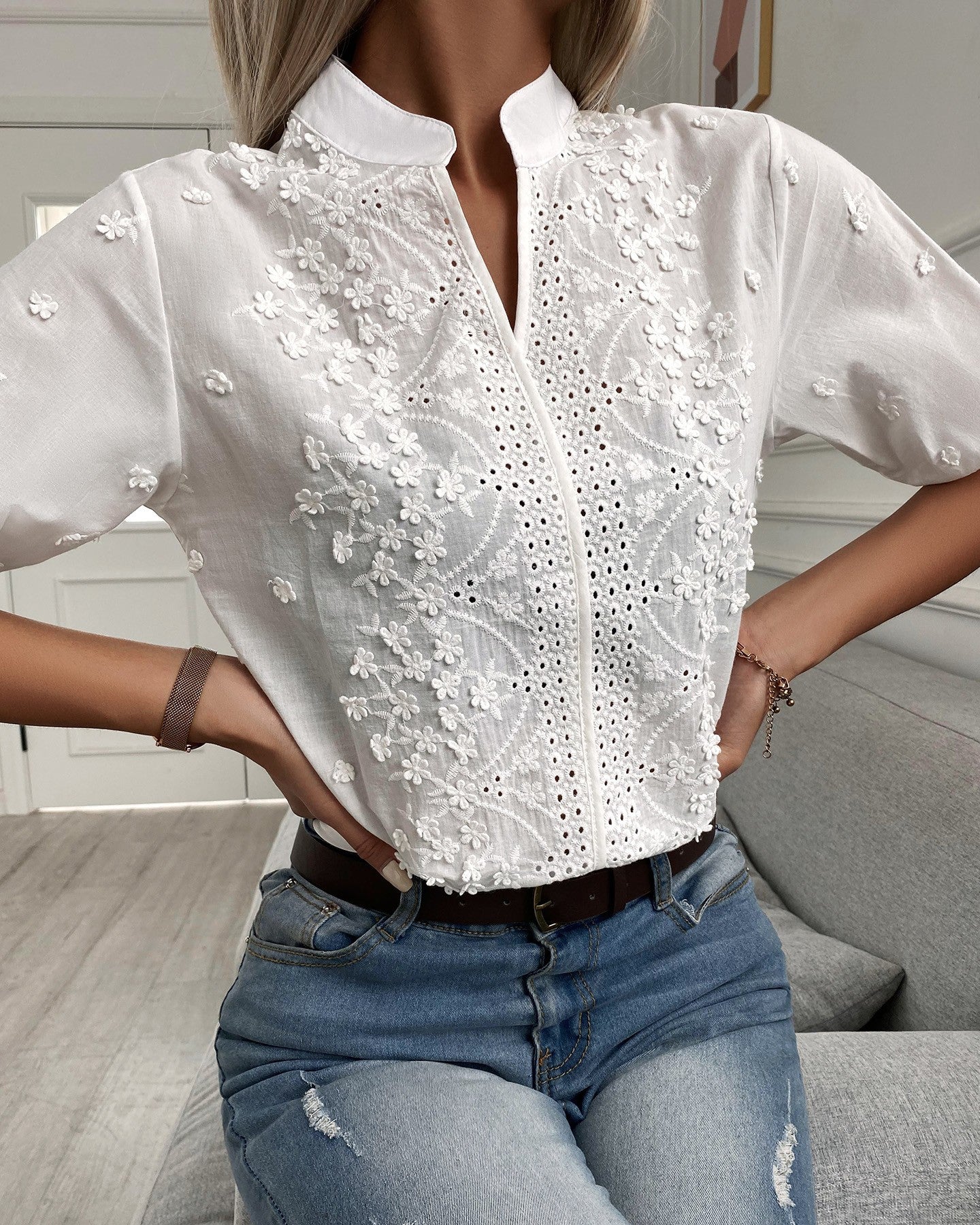 Cross-border 2022 summer European and American wish foreign trade Amazon women's new V-neck stand-up collar embroidered lace top shirt